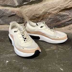 Nike Dia AirMax sneakers